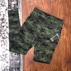 NWT! camo cut out/mesh insert leggings😻